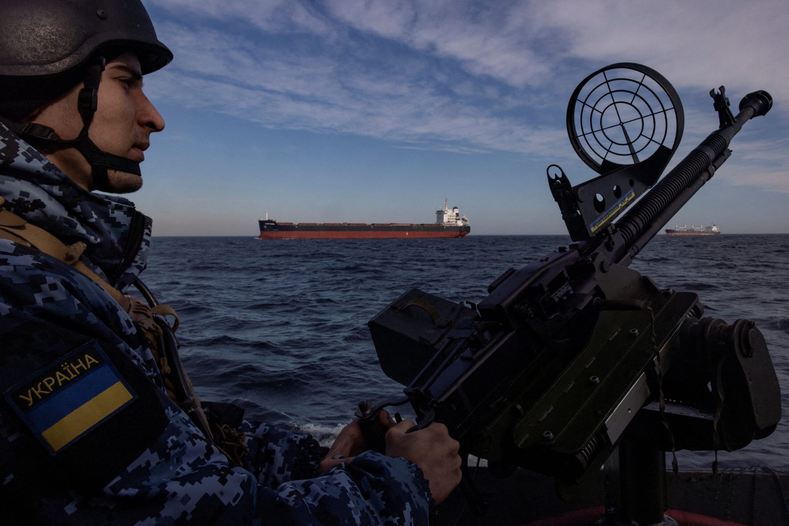 Ukraine and Russia Exchange Strikes on Black Sea Coasts Amid Stalled Peace Efforts