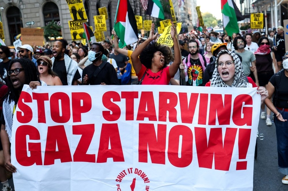 Tens of Thousands in Tel Aviv Plead for Peace Urge Netanyahu to Stop Escalation in Gaza