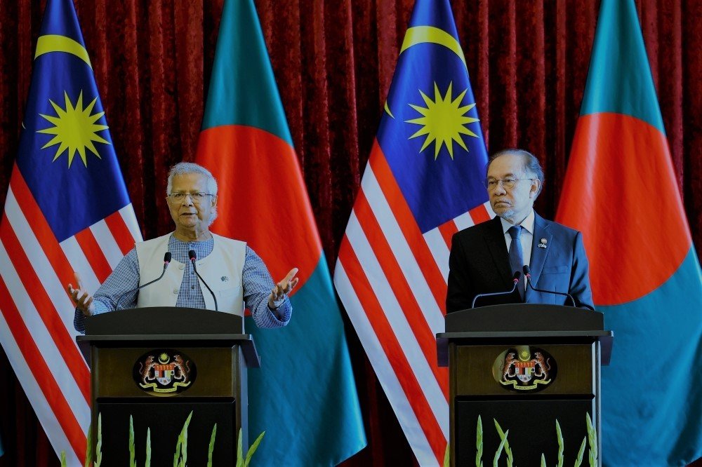 Anwar Calls for ASEAN Unity on Myanmar Crisis, Extends Strong Support to Bangladesh