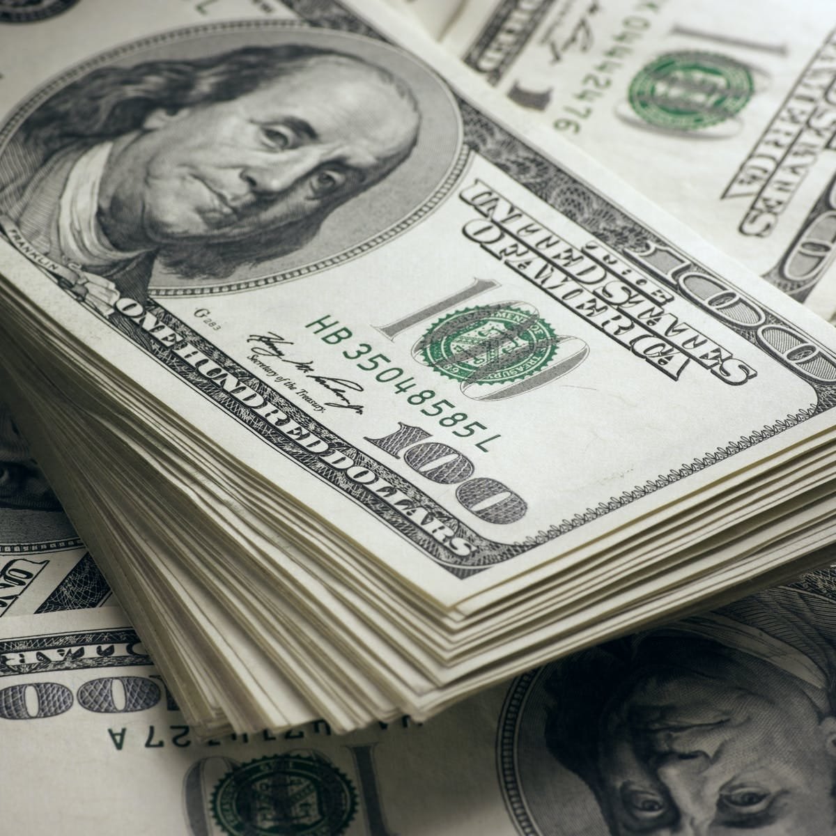 US Dollar Still Dominates Global Forex: Speculation or Stability?