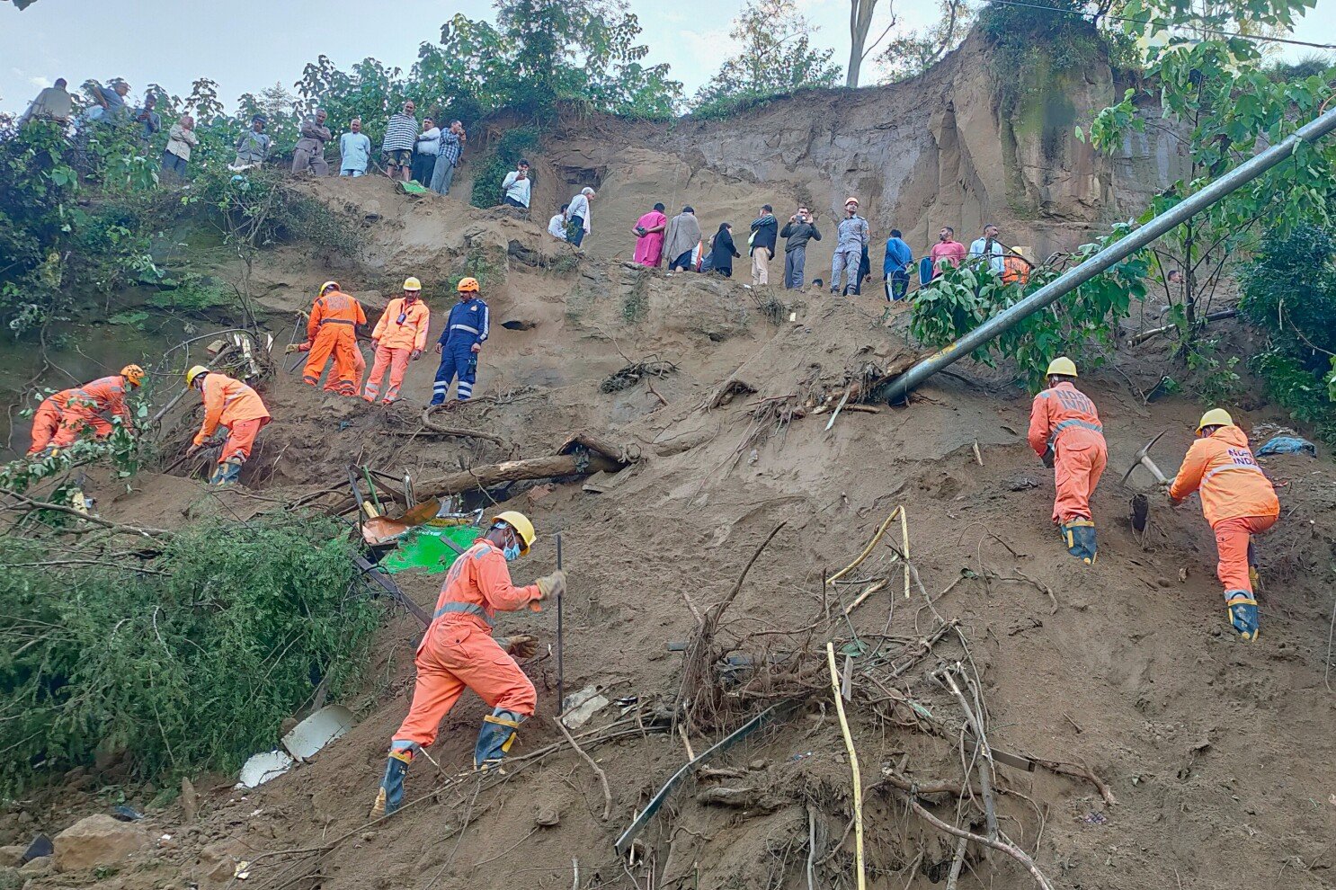 Landslide Tragedy in Himachal Pradesh Claims 15 Lives, Child Still Missing