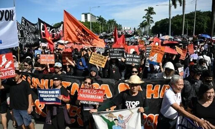 Thousands Protest in Philippines Over Flood Control Corruption Scandal