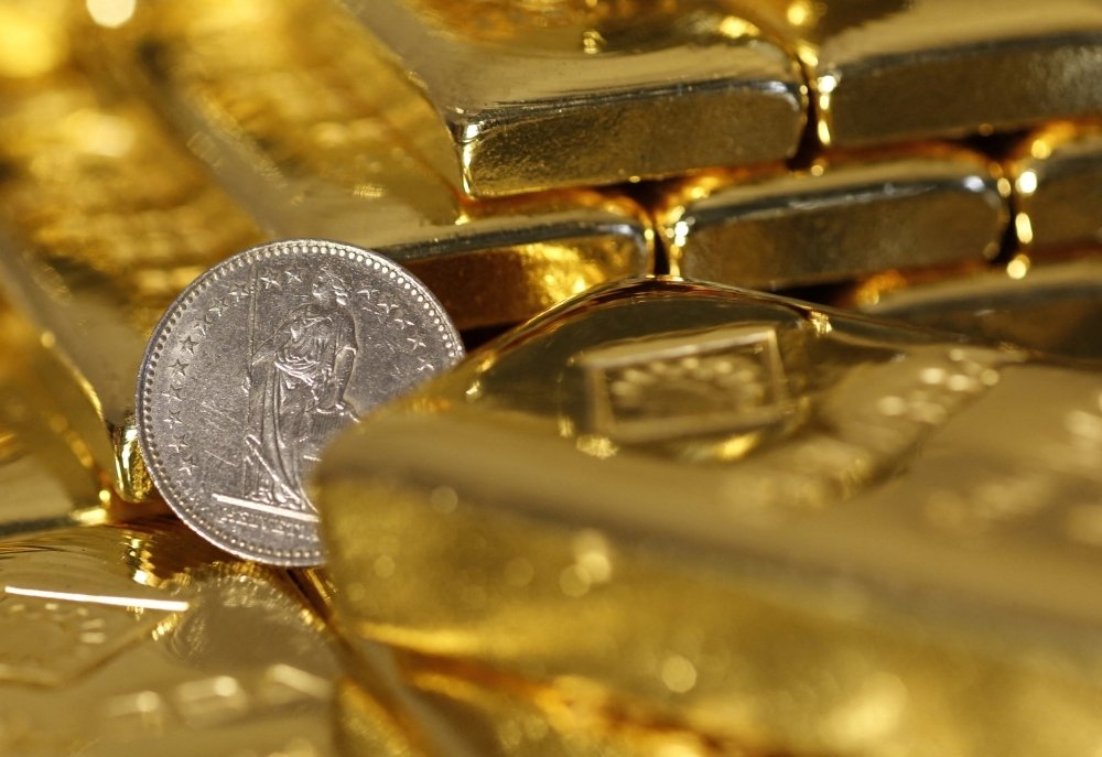 Investors Flock to Gold and Silver as Trump’s Greenland Tariff Threat Shakes Global Markets